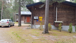 Kyltit pitää olla.